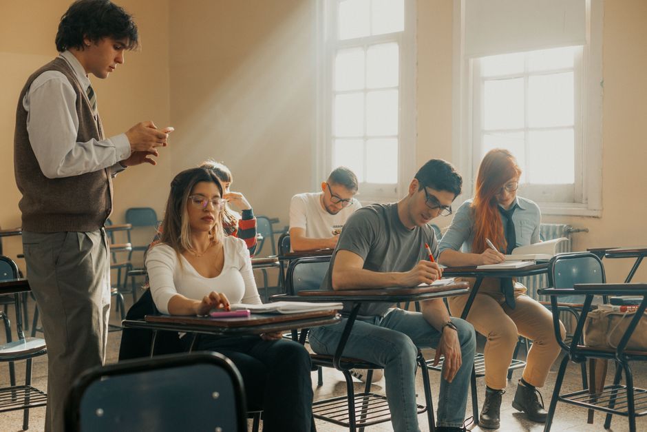Student beim Erstellen von Visualisierungen in einem Datenanalyse-Workshop